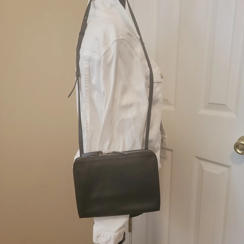 Everlane Black Leather Crossbody - Picture 2 of 15